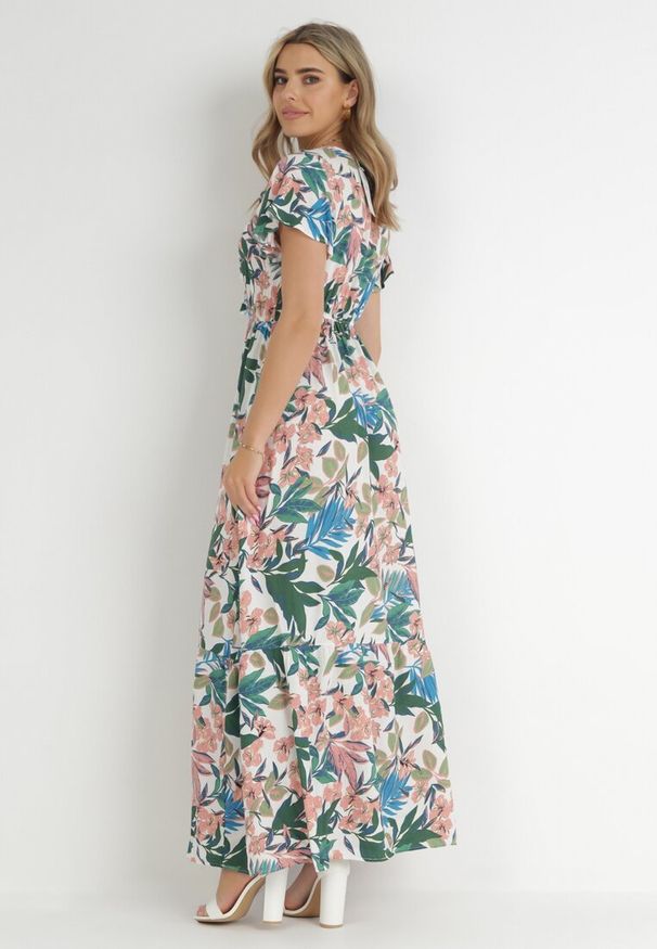 Born2be - Biało-Zielona Sukienka w Kwiaty z Wiskozy z Kopertowym Dekoltem Narma. Typ kołnierza: dekolt kopertowy. Kolor: biały. Materiał: wiskoza. Długość rękawa: krótki rękaw. Wzór: kwiaty. Typ sukienki: kopertowe. Długość: maxi