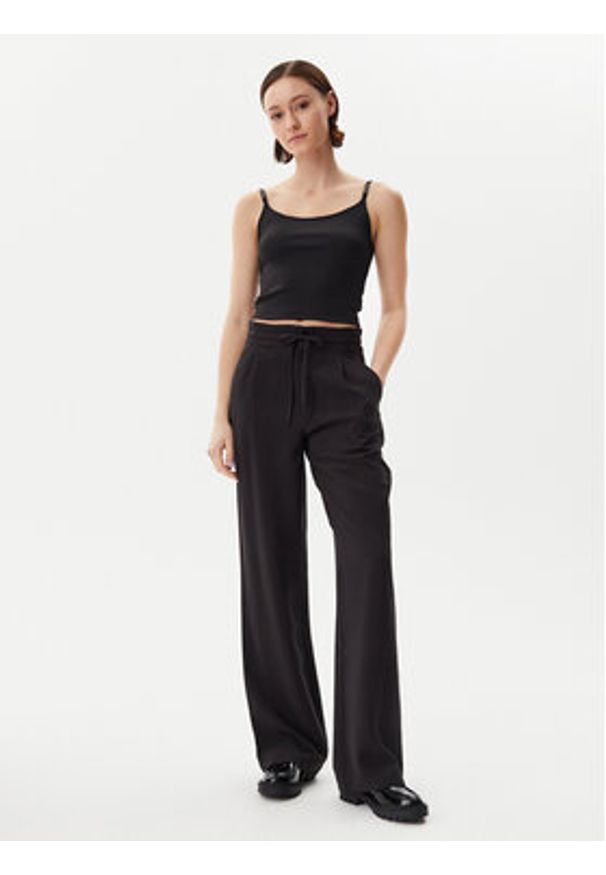 Calvin Klein Jeans Spodnie materiałowe J20J225339 Czarny Straight Fit. Kolor: czarny. Materiał: wiskoza