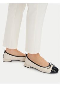 Clarks Półbuty Ubree15 Poppy 26186333 Écru. Kolor: kremowy. Materiał: skóra #6