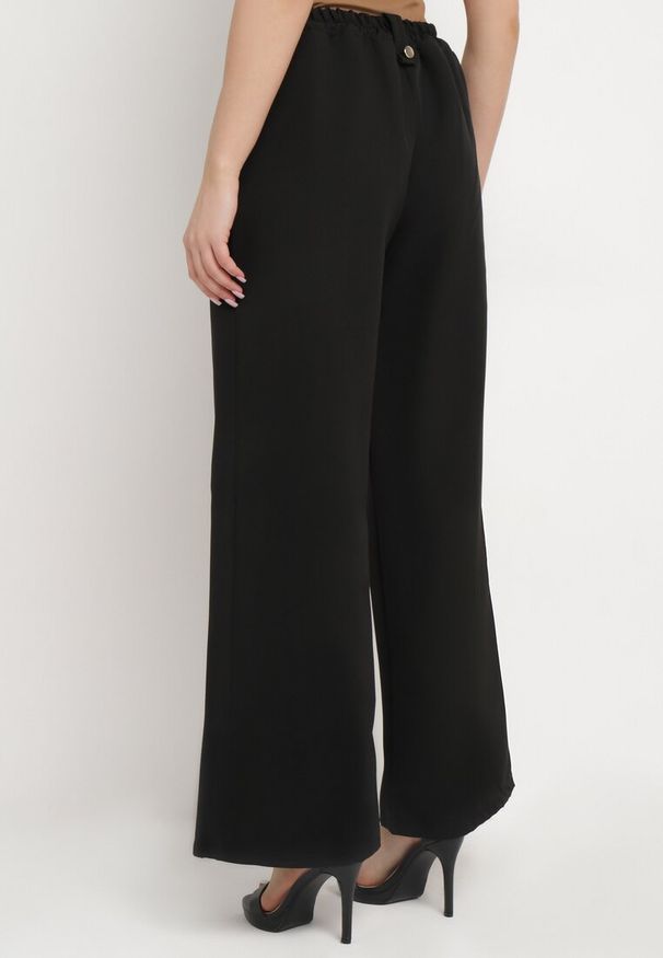 Born2be - Czarne Spodnie o Fasonie Szerokich Dzwonów z Ozdobnymi Zakładkami w Talii Narimes. Stan: podwyższony. Kolor: czarny