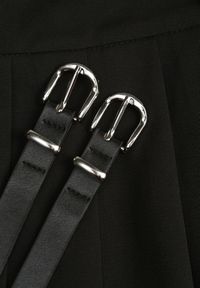 Born2be - Czarna Bawełniana Spódnica z Dwoma Paskami z Klamerkami Koriana. Okazja: na co dzień. Kolor: czarny. Materiał: bawełna. Wzór: aplikacja, paski. Styl: casual, elegancki #5