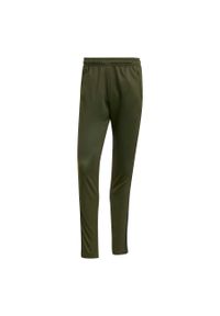 Adidas - Spodnie dresowe adidas Train Essentials 3-Stripes. Kolor: zielony. Materiał: dresówka. Sport: fitness #1