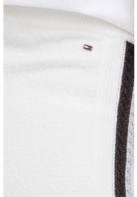 TOMMY HILFIGER - Tommy Hilfiger Spodnie damskie kolor biały z nadrukiem. Stan: podwyższony. Kolor: biały. Materiał: dzianina. Wzór: nadruk