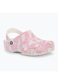Klapki Crocs Classic Duke Print Clog. Kolor: różowy. Wzór: nadruk. Styl: sportowy