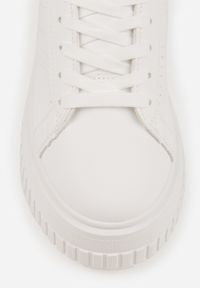 Born2be - Białe Sneakersy na Grubej Podeszwie z Perforacją Eleadrelle. Okazja: na co dzień. Kolor: biały. Materiał: jeans #8