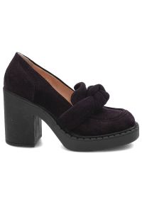 Fioletowe Półbuty Simen Skórzane Eleganckie Buty Na Obcasie. Okazja: na co dzień, na spotkanie biznesowe, do pracy. Zapięcie: bez zapięcia. Kolor: fioletowy. Materiał: skóra. Szerokość cholewki: normalna. Obcas: na obcasie. Styl: elegancki. Wysokość obcasa: średni #6