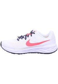 Buty do biegania dla dzieci Nike 001 Revolution 6. Zapięcie: sznurówki. Kolor: pomarańczowy, biały, wielokolorowy, brązowy. Materiał: tkanina. Szerokość cholewki: normalna. Model: Nike Revolution