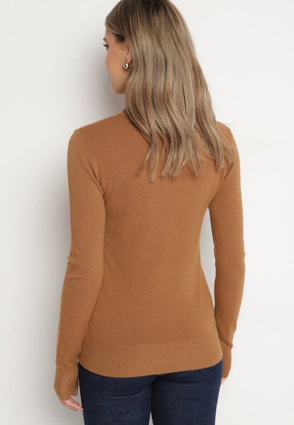 Born2be - Jasnobrązowy Golf Sweter z Wiskozą i Kaszmirem Zailaya. Okazja: na co dzień. Typ kołnierza: golf. Kolor: brązowy. Materiał: wiskoza, kaszmir. Styl: casual
