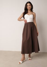 Born2be - Brązowa Rozkloszowana Spódnica z Bawełny z Szerokimi Plisami Malona. Okazja: na co dzień, do pracy. Kolor: brązowy. Materiał: bawełna. Styl: casual #1