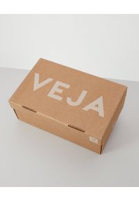 Veja - VEJA - Sneakersy V-10 z granatowym logo. Kolor: biały. Materiał: guma, zamsz #3