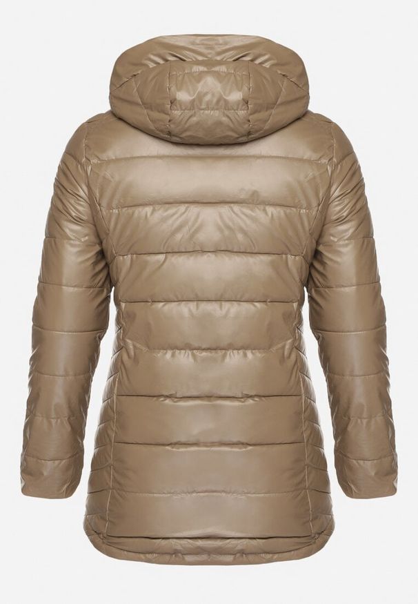Born2be - Beżowa Pikowana Kurtka z Kapturem Terilire. Okazja: na co dzień. Typ kołnierza: kaptur. Kolor: beżowy. Materiał: jeans. Długość: długie. Styl: klasyczny, wizytowy, casual, elegancki