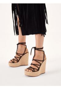 Kazar - Sandały na wysokim koturnie i platformie. Kolor: brązowy. Materiał: tkanina. Wzór: ze splotem. Sezon: lato. Obcas: na koturnie. Styl: wakacyjny, klasyczny #5