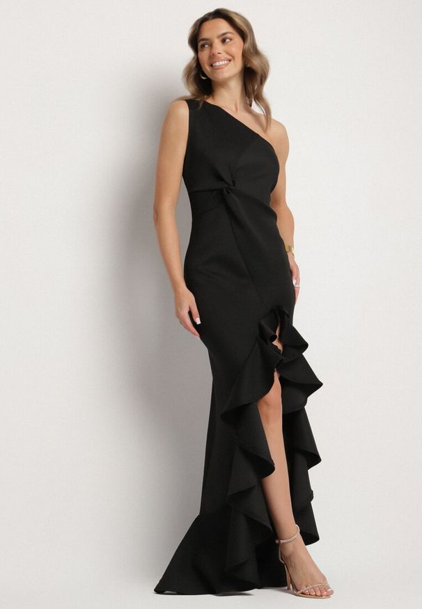 Born2be - Czarna Sukienka Asymetryczna z Ozdobną Falbaną Lunorilla. Kolor: czarny. Typ sukienki: asymetryczne