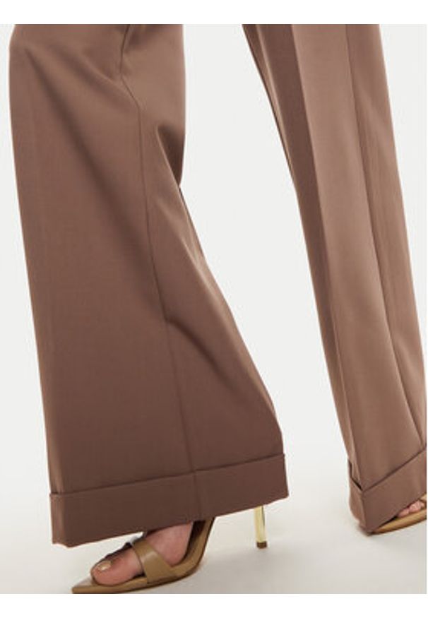 Maryley Spodnie materiałowe 24IB563/43WO Brązowy Relaxed Fit. Kolor: brązowy. Materiał: syntetyk
