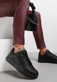 Renee - Czarne Sneakersy Coreadenah. Kolor: czarny. Szerokość cholewki: normalna. Wzór: prążki #1