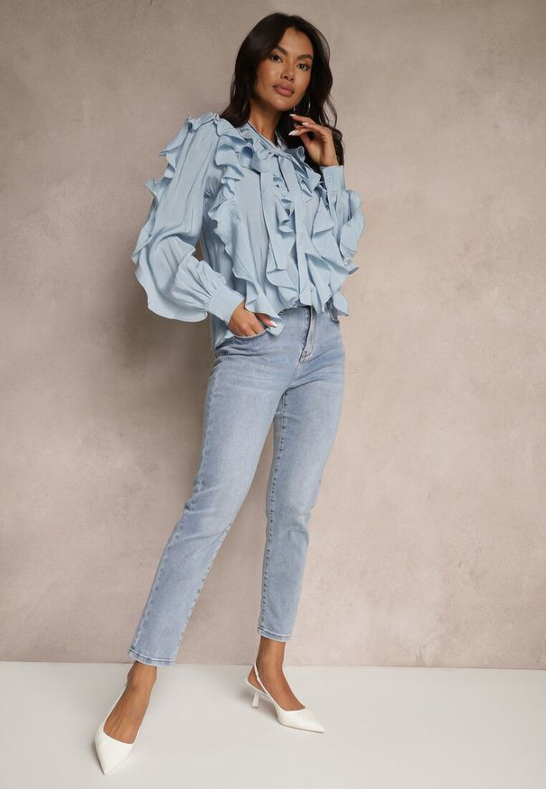 Renee - Niebieskie Jeansy Mom Fit High Waist Delonwen. Okazja: na co dzień. Stan: podwyższony. Kolor: niebieski. Styl: casual, elegancki