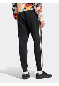 Adidas - adidas Spodnie dresowe adicolor 3-Stripes IU2353 Czarny Slim Fit. Kolor: czarny. Materiał: syntetyk, bawełna #5