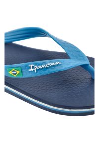 Niebieskie Japonki Ipanema Clas Brasil Wygodne Obuwie Damskie. Okazja: na spacer, na plażę. Kolor: niebieski. Wzór: paski. Sezon: lato. Styl: klasyczny, wakacyjny #3
