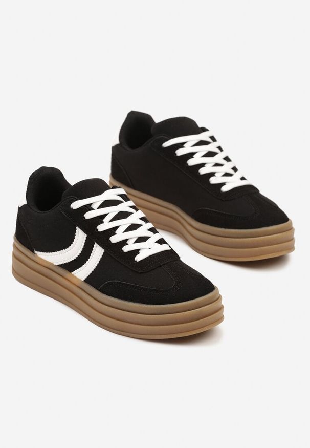 Born2be - Czarne Sneakersy w Stylu Klasycznych Tenisówek na Tłoczonej Platformie Lisanelia. Okazja: na co dzień. Kolor: czarny. Materiał: jeans. Wzór: aplikacja. Obcas: na platformie