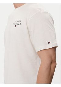 TOMMY HILFIGER - Tommy Hilfiger T-Shirt UM0UM02916 Biały Regular Fit. Kolor: biały. Materiał: bawełna #4