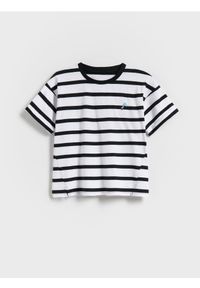 Reserved - Wzorzysty t-shirt z haftem - złamana biel. Materiał: bawełna. Wzór: haft