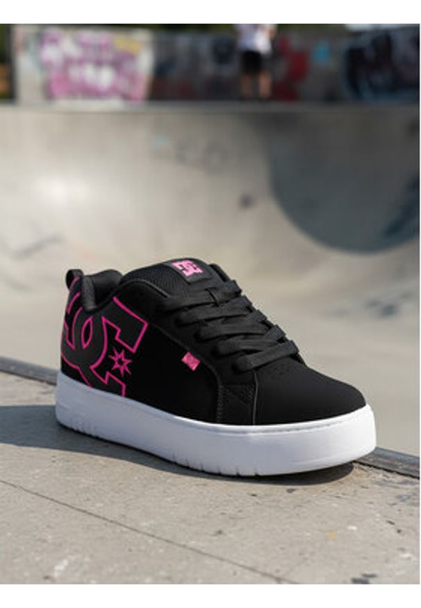 DC Shoes Sneakersy CEO-COURT GRAFFIK PLATFORM DC02422001 Czarny. Kolor: czarny. Materiał: zamsz, skóra. Obcas: na platformie