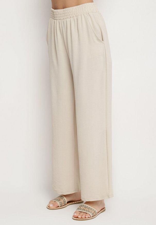 Born2be - Jasnobeżowy Komplet Koszula z Krótkim Rękawem i Szerokie Spodnie Maralissa. Kolor: beżowy