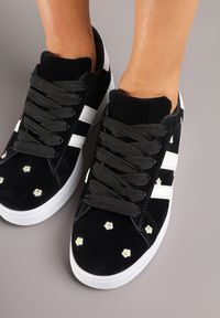 Born2be - Czarne Sneakersy z Ozdobnymi Paskami i Haftowanymi Kwiatami Malunea. Okazja: na co dzień. Zapięcie: pasek. Kolor: czarny. Materiał: jeans. Wzór: kwiaty, haft. Obcas: na obcasie. Wysokość obcasa: niski #3