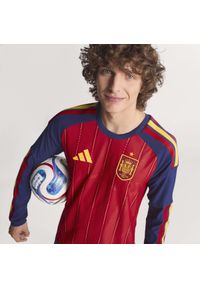Adidas - Koszulka Spain 26 Home Authentic Long Sleeve. Kolor: wielokolorowy, czerwony, różowy. Długość rękawa: długi rękaw. Technologia: ClimaCool (Adidas). Długość: długie. Sport: piłka nożna #1