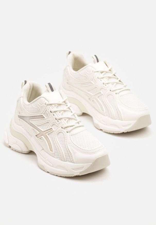 Born2be - Beżowe Sneakersy Ozdobione Geometrycznym Wzorem Erraza. Okazja: na co dzień, na spacer. Kolor: beżowy. Materiał: jeans. Wzór: aplikacja, geometria. Sport: turystyka piesza