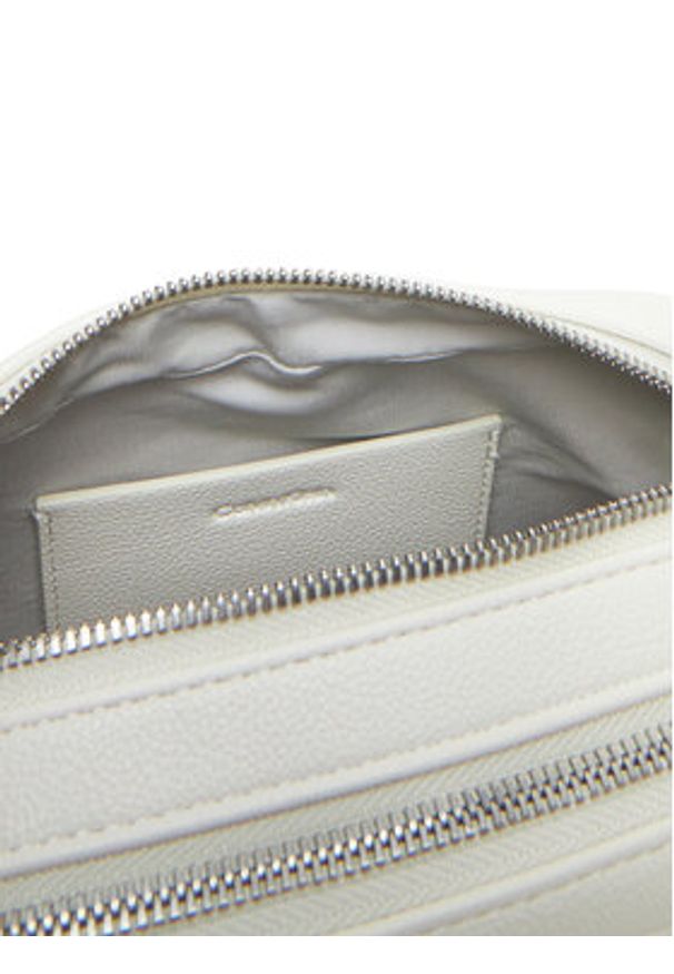 Calvin Klein Jeans Torebka Ultralight Ew Dble Zip Camera Ba LV04K3124G Biały. Kolor: biały. Materiał: skórzane