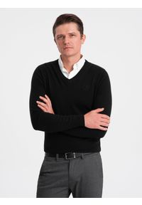 Ombre Clothing - Sweter męski z dekoltem "w serek" z koszulowym kołnierzykiem - czarny V1. Typ kołnierza: kołnierzyk koszulowy, dekolt w serek. Kolor: czarny. Materiał: nylon, materiał, bawełna. Styl: klasyczny #4