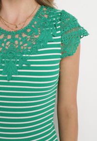 Born2be - Zielony Bawełniany T-shirt z Prążkowanego Materiału z Koronkowym Dekoltem i Rękawkami Hyacintia. Kolor: zielony. Materiał: materiał, bawełna, prążkowany, koronka. Długość rękawa: krótki rękaw. Sezon: lato #6