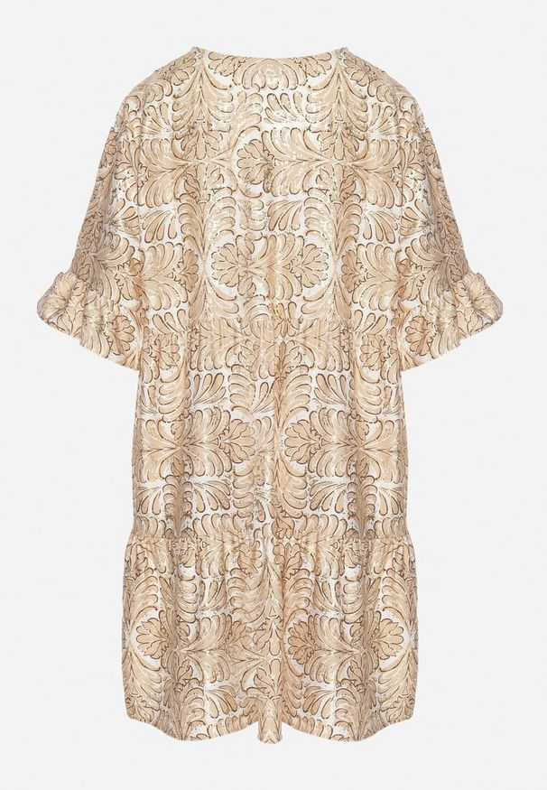 Born2be - Beżowa Sukienka z Lnem o Rozkloszowanym Kroju z Falbanami i Metalicznym Nafrukiem Rinanis. Okazja: na co dzień. Typ kołnierza: dekolt w serek. Kolor: beżowy. Materiał: len. Wzór: aplikacja. Styl: klasyczny, casual, elegancki