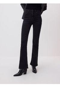 Reserved - Jeansy flare bootcut - czarny. Kolor: czarny