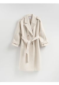 Reserved - Dwurzędowy płaszcz z paskiem - kremowy. Kolor: kremowy. Materiał: tkanina #1
