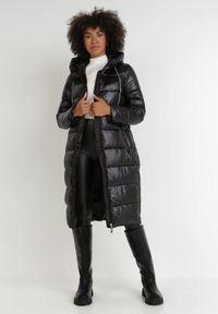 Born2be - Czarna Kurtka Simorus. Kolor: czarny. Materiał: tkanina. Długość: długie. Wzór: aplikacja #6