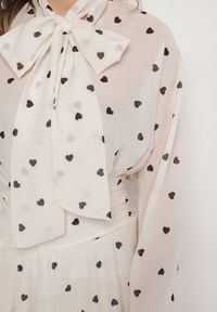 Born2be - Beżowa Rozkloszowana Sukienka z Rękawami Typu Nietoperz i Wiązaniem Miriviela. Okazja: na co dzień. Kolor: beżowy. Materiał: jeans. Typ sukienki: proste. Styl: klasyczny, casual #2