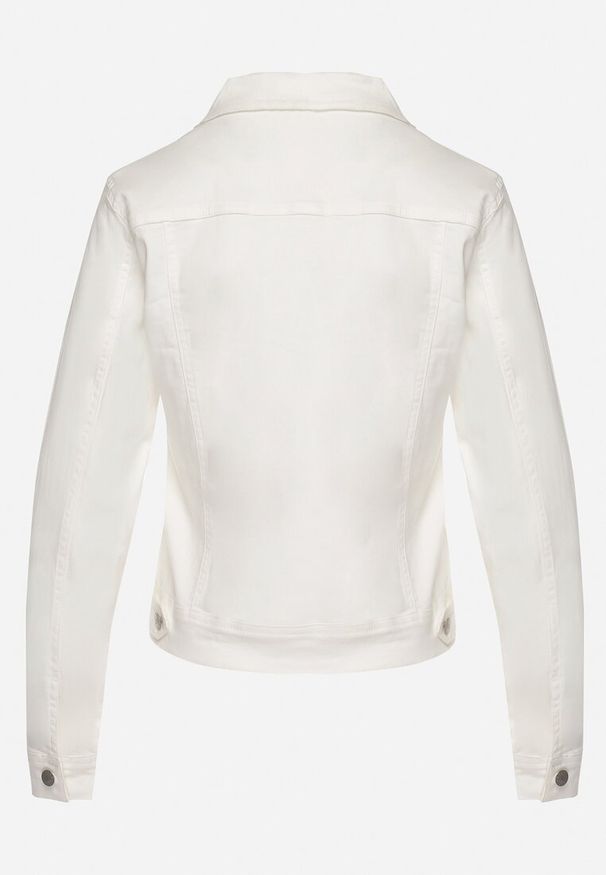 Born2be - Biała Bawełniana Kurtka Jeansowa Zapinana na Metalowe Guziki Auratia. Okazja: na co dzień, na spacer. Kolor: biały. Materiał: bawełna, jeans. Długość rękawa: długi rękaw. Długość: długie. Styl: casual, klasyczny