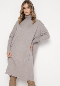 Born2be - Jasnoszaro-Beżowa Pudełkowa Sukienka z Golfem z Długim Rękawem Blinne. Typ kołnierza: golf. Kolor: szary. Długość rękawa: długi rękaw #3