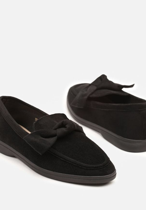 Renee - Czarne Mokasyny z Aplikacją Kokardek Tulavira. Okazja: na co dzień. Kolor: czarny. Wzór: aplikacja. Styl: casual, elegancki