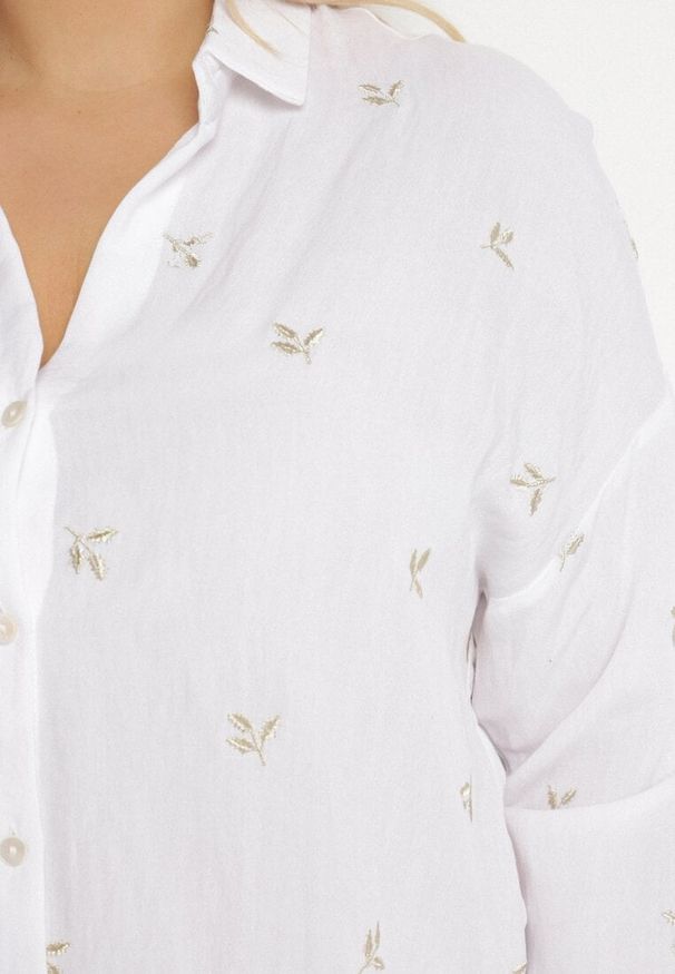 Born2be - Biała Koszula Bawełniana w Hafty Liście Tleffia. Typ kołnierza: dekolt w kształcie V, kołnierzyk klasyczny. Kolor: biały. Materiał: bawełna. Długość rękawa: długi rękaw. Długość: długie. Wzór: haft. Styl: elegancki, klasyczny