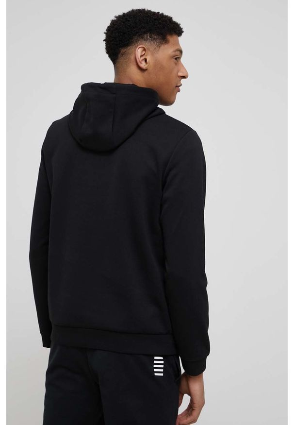 EA7 Emporio Armani bluza męska kolor czarny z kapturem z nadrukiem. Okazja: na co dzień. Typ kołnierza: kaptur. Kolor: czarny. Materiał: dzianina. Wzór: nadruk. Styl: casual