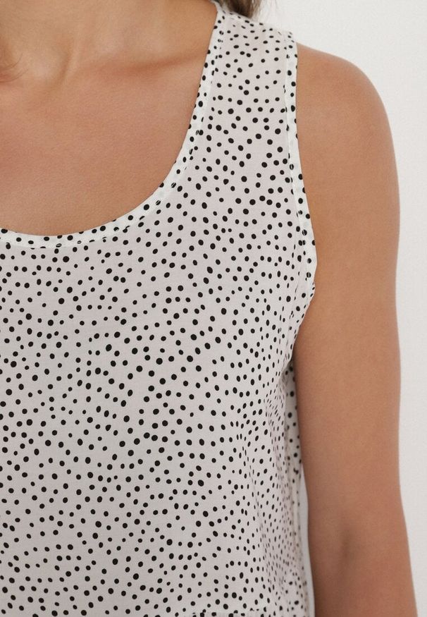 Born2be - Biała Bawełniana Sukienka w Kropki z Falbanami Zerolia. Okazja: na co dzień, do pracy, na spotkanie biznesowe. Kolor: biały. Materiał: bawełna. Wzór: kropki. Typ sukienki: proste. Styl: biznesowy, klasyczny, casual