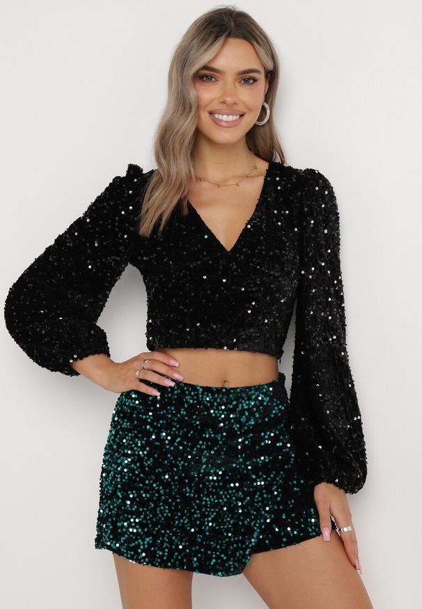 Born2be - Zielone Szorty z Zakładką Ozdobione Cekinami Nirvanya. Kolor: zielony. Wzór: aplikacja