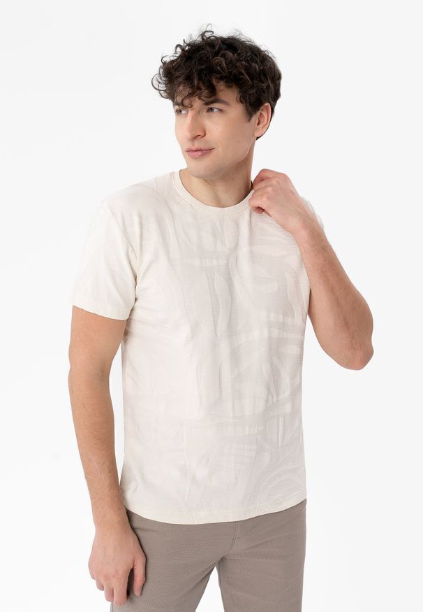 Volcano - TM-ENAR. Okazja: na co dzień. Kolor: kremowy. Materiał: dzianina, bawełna, materiał. Długość rękawa: krótki rękaw. Długość: krótkie. Styl: casual, klasyczny