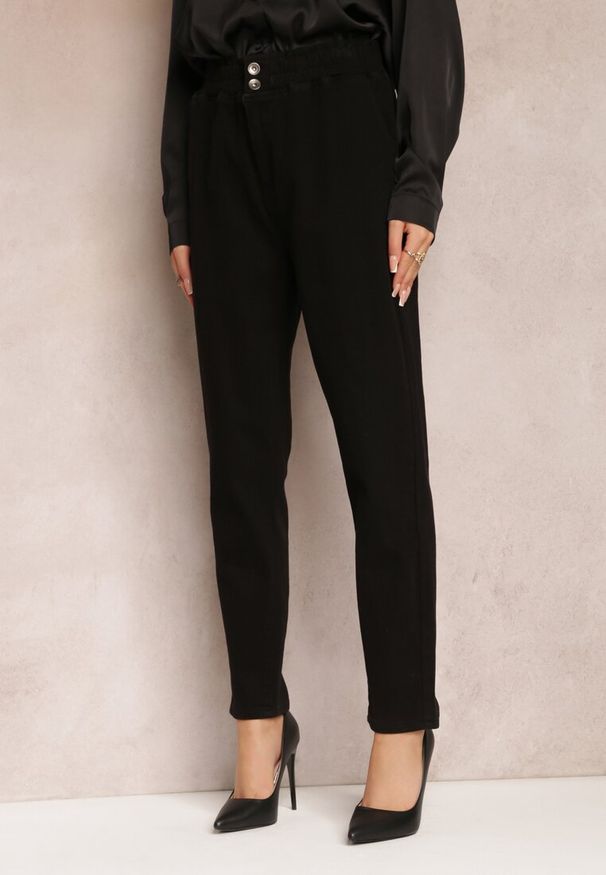 Renee - Czarne Jeansy High Waist o Fasonie Mom Fit Petitlla. Okazja: na co dzień. Stan: podwyższony. Kolor: czarny. Styl: klasyczny, casual, elegancki
