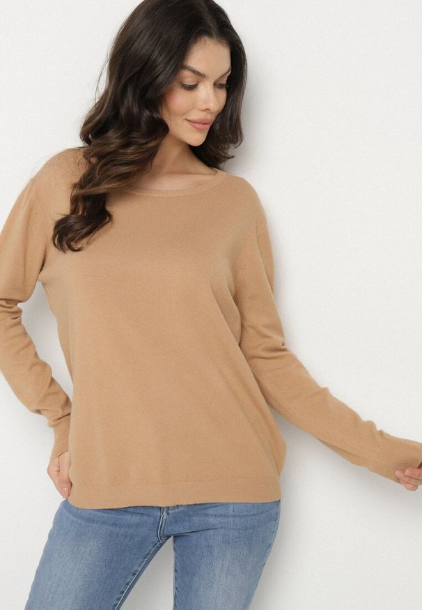 Born2be - Ciemnobeżowy Sweter z Kaszmirem i Ściągaczami Sanaliene. Okazja: na co dzień. Kolor: beżowy. Materiał: kaszmir. Styl: elegancki, casual