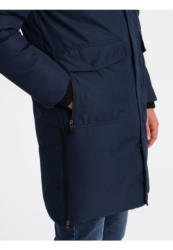 Ombre Clothing - Ocieplana kurtka męska alaska z kieszeniami i rozpinanym dołem – granatowa V1 OM-JALJ-0148 - XXL. Typ kołnierza: kaptur. Kolor: niebieski. Materiał: materiał, syntetyk. Długość: długie. Wzór: moro. Styl: militarny
