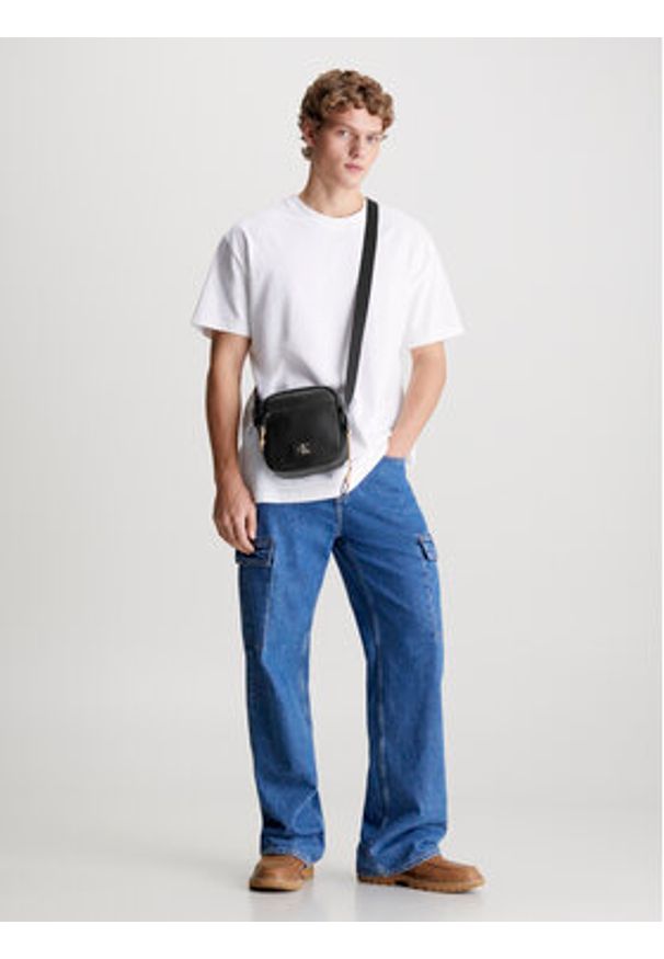 Calvin Klein Jeans Saszetka Tagged Square Camera Bag18 K50K511779 Czarny. Kolor: czarny. Materiał: skóra